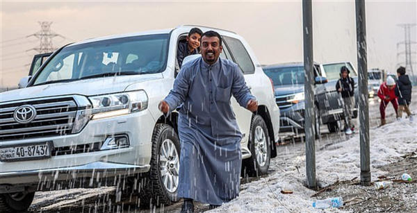 超级罕见，沙漠王国科威特下起冰雹
