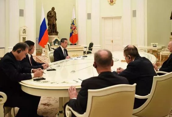 俄罗斯总统普京会见王毅，中俄关系成熟坚韧！