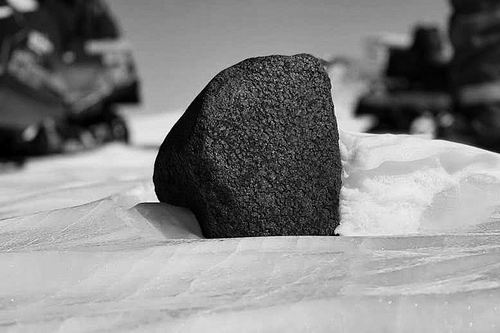 比保龄球还重的陨石在南极洲被科学家发现